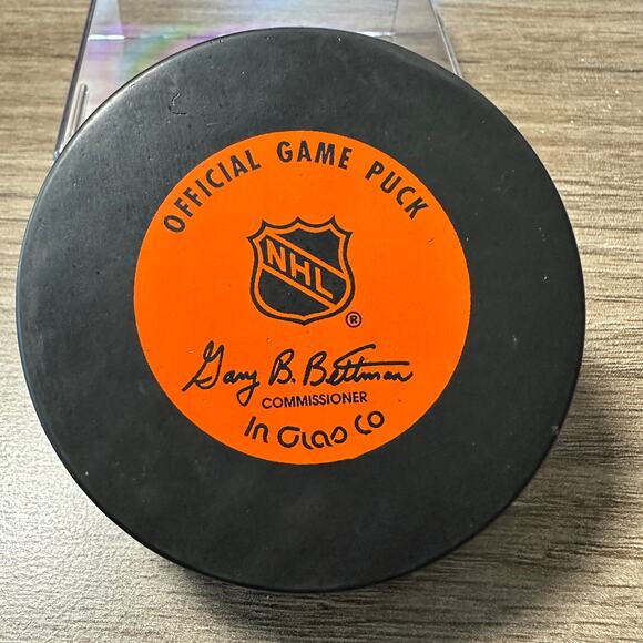 Vintage 90’s Detroit Red Wings Chris Osgood Autographed Official NHL Hockey Puck - Picture 2 of 5